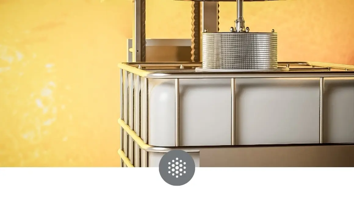 A rotating bed reactor with an icon with granulated ingredients, symbolizing the use of biocatalysis and adsorption in flavor extraction and food processing.