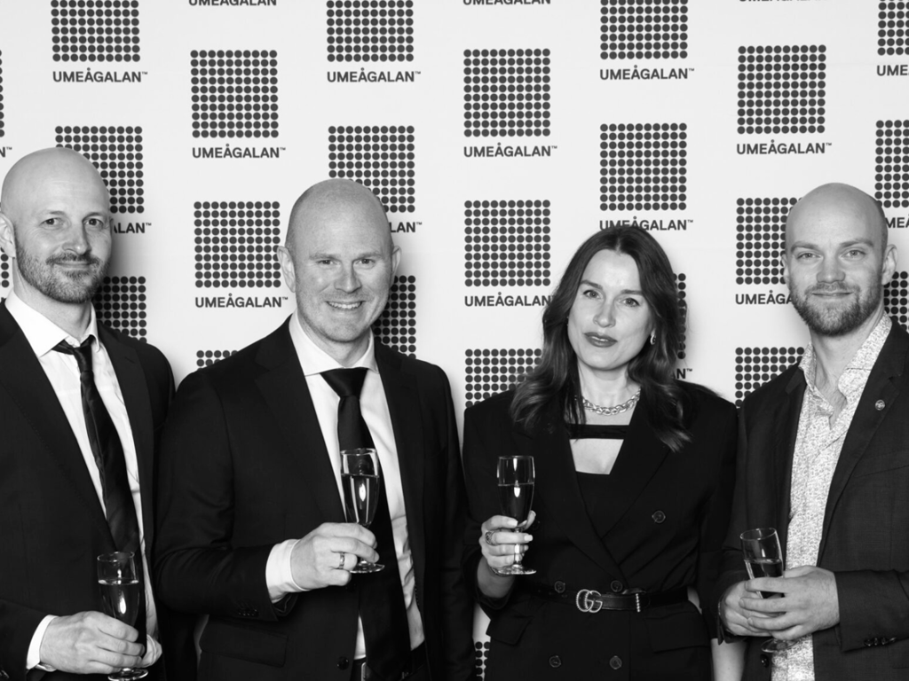 SpinChem team celebrating after being named "University Spin-Off of the Year" at Umeågalan 2024, marking a significant milestone in the company's journey from university research to global innovation.