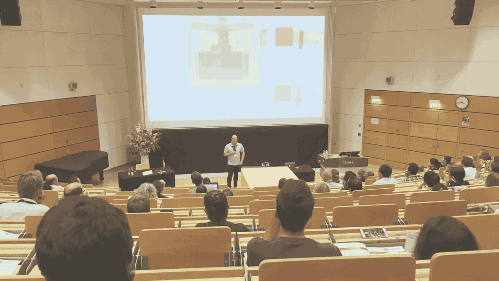 Emil Byström, CEO of SpinChem, explaining the principles of rotating bed reactors at Hamburg University of Technology (TUHH)